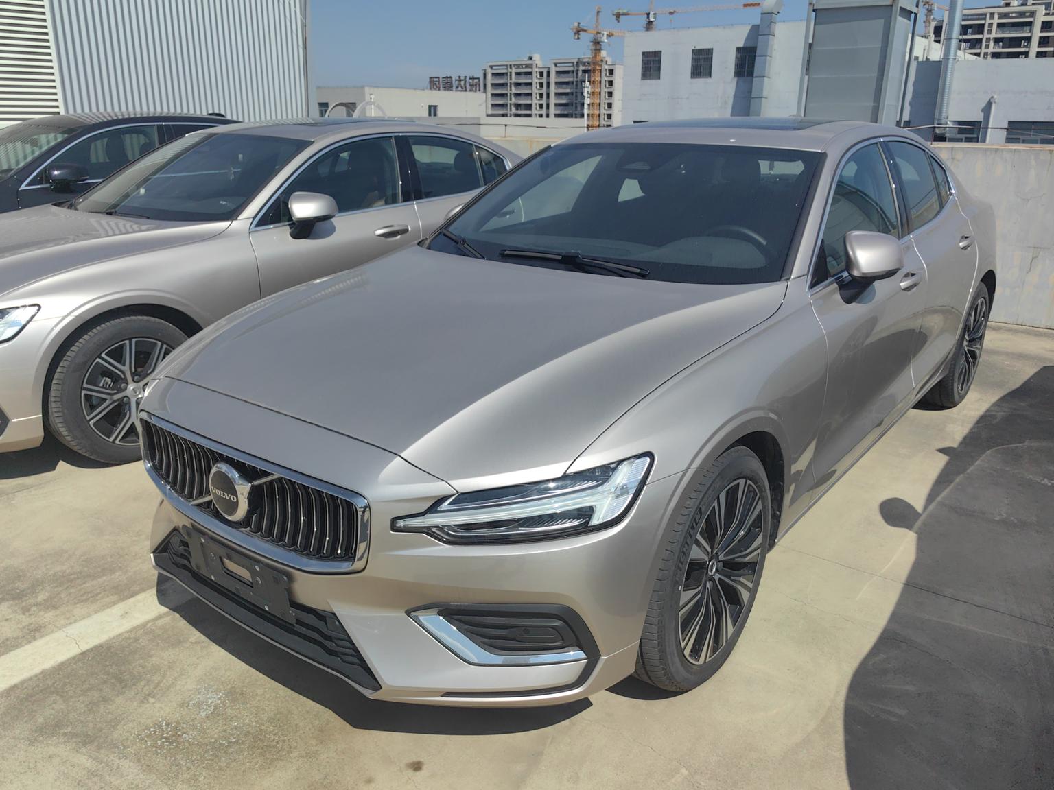 Volvo S60 Intelligent Premium Luxury 2025