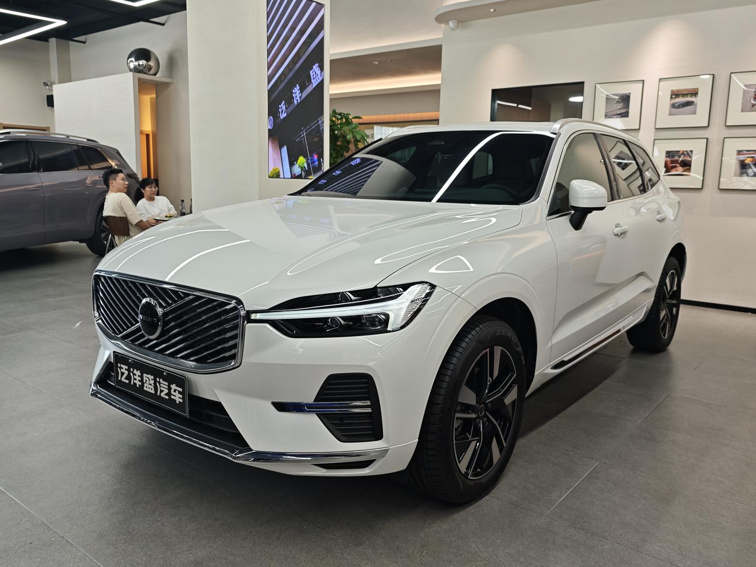 Volvo XC60 Intelligent Premium Luxury AWD (2L) 2025