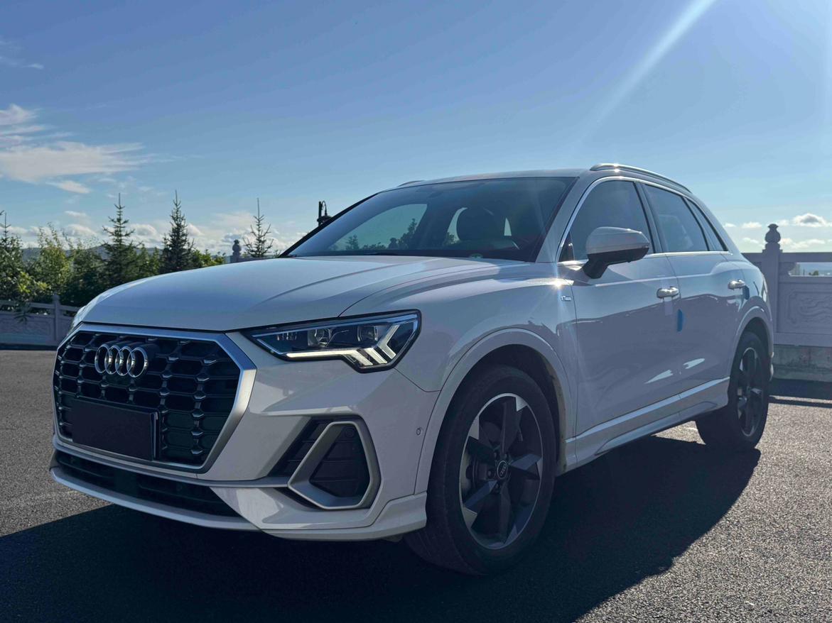 Audi Q3 35 TFSI Fashion Dynamic (1.4L) 2021