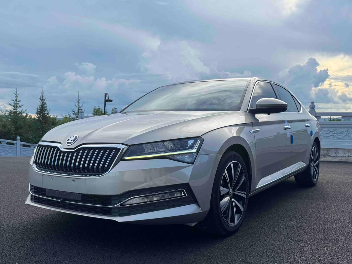 Skoda Superb 280 TSI DSG Prestige (1.4L) 2022